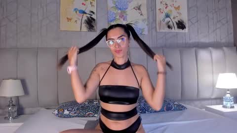 Snapshot of alezkarain chatting on 1, 10, 2025 AlezkaRain online show from 1, 10, 2025