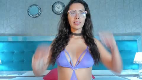 Snapshot of alezkarain chatting on 5, 11, 2025 AlezkaRain online show from 5, 11, 2025