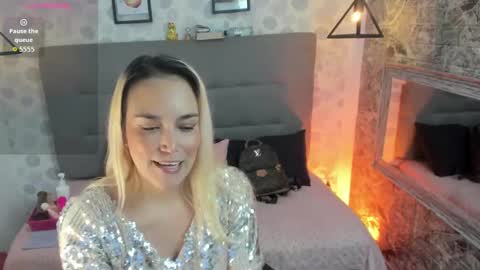 alezzafox__ online show from 10, 10, 2025