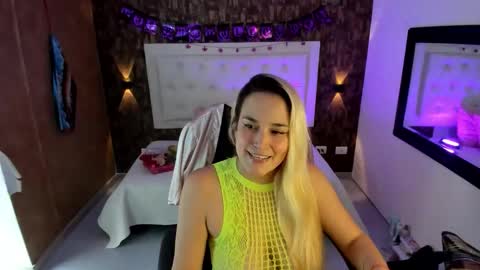 alezzafox__ online show from 13, 10, 2025