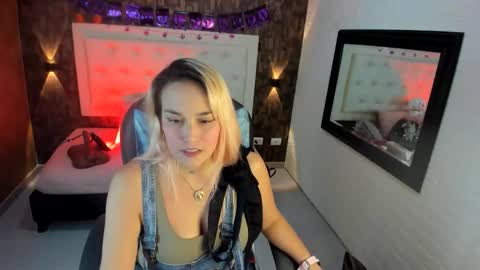 alezzafox__ online show from 23, 10, 2025