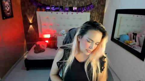 alezzafox__ online show from 24, 10, 2025