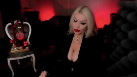 Snapshot of alfa_female chatting on 20, 12, 2024 AlfaFemale online show from 20, 12, 2024