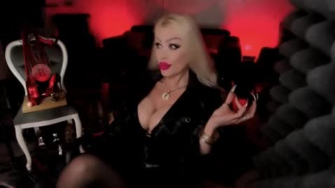 Snapshot of alfa_female chatting on 4, 3, 2025 AlfaFemale online show from 4, 3, 2025