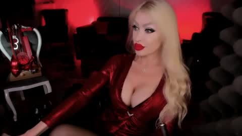 Snapshot of alfa_female chatting on 8, 9, 2025 AlfaFemale online show from 8, 9, 2025