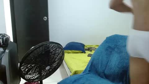 Snapshot of alfred_cantillo chatting on 23, 10, 2025 alfred_cantillo online show from 23, 10, 2025