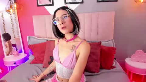 alice__moon__ online show from 24, 7, 2026