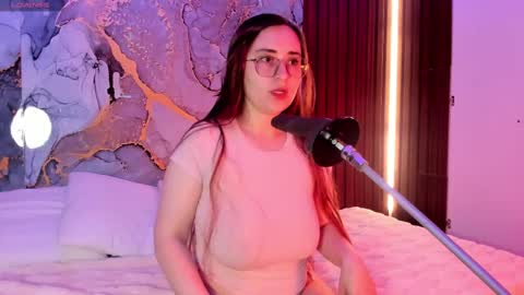 Snapshot of alice_cute77 chatting on 7, 10, 2025 Mey online show from 7, 10, 2025