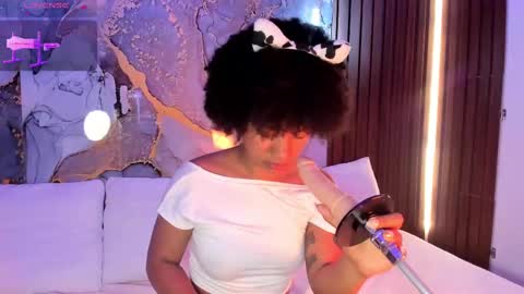 Snapshot of alice_cute77 chatting on 7, 10, 2025 Mey online show from 7, 10, 2025