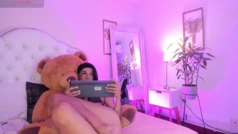 Alice Graay  online show from 8, 2, 2025
