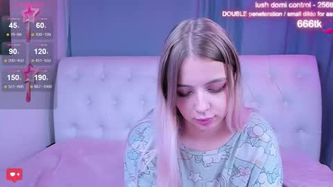 Snapshot of alice_halle chatting on 23, 10, 2025 alice_halle online show from 23, 10, 2025