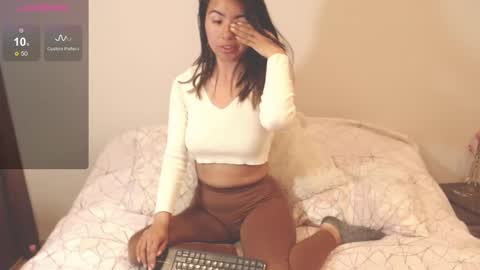 Snapshot of alice_middle01 chatting on 25, 9, 2025 Alice online show from 25, 9, 2025