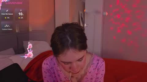 Snapshot of alice_miiiller chatting on 7, 11, 2025 Alice online show from 7, 11, 2025