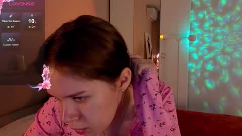 Snapshot of alice_miiiller chatting on 22, 11, 2025 Alice online show from 22, 11, 2025