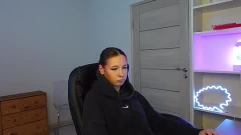 ALICE SPEAR online show from 15, 2, 2026