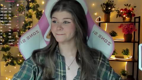 Snapshot of alice_tails chatting on 12, 9, 2025 Alice online show from 12, 9, 2025