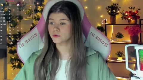 Snapshot of alice_tails chatting on 16, 9, 2025 Alice online show from 16, 9, 2025