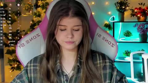 Snapshot of alice_tails chatting on 18, 9, 2025 Alice online show from 18, 9, 2025