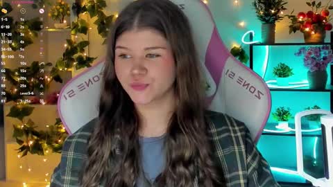 Snapshot of alice_tails chatting on 19, 9, 2025 Alice online show from 19, 9, 2025