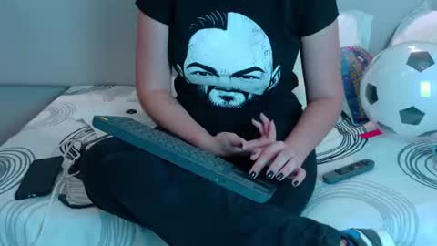 Snapshot of alicecoffin chatting on 2, 7, 2026 alicecoffin online show from 2, 7, 2026