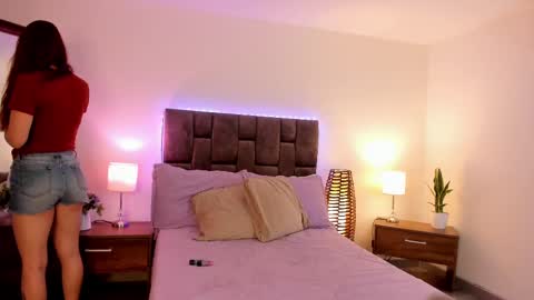 Snapshot of alicecullenn_ chatting on 8, 10, 2025 Alice Cullen online show from 8, 10, 2025