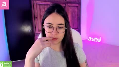 Snapshot of alicee_2 chatting on 4, 3, 2026 Aliceee .. 97YP9VWGZHrefnav wishlist lists 1 online show from 4, 3, 2026