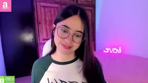 Snapshot of alicee_2 chatting on 13, 3, 2026 Aliceee .. 97YP9VWGZHrefnav wishlist lists 1 online show from 13, 3, 2026