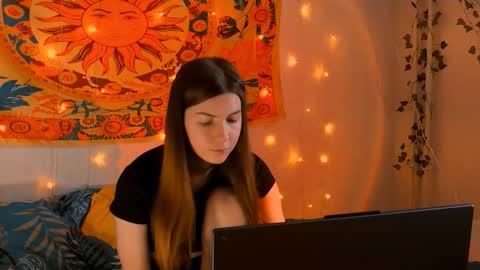 Snapshot of aliceinredsquare_ chatting on 5, 3, 2026 Alice online show from 5, 3, 2026