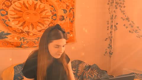 Snapshot of aliceinredsquare_ chatting on 8, 3, 2026 Alice online show from 8, 3, 2026