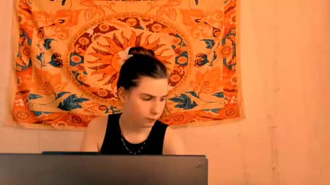 Snapshot of aliceinredsquare_ chatting on 26, 3, 2026 Alice online show from 26, 3, 2026