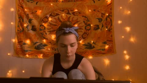 Snapshot of aliceinredsquare_ chatting on 3, 4, 2026 Alice online show from 3, 4, 2026