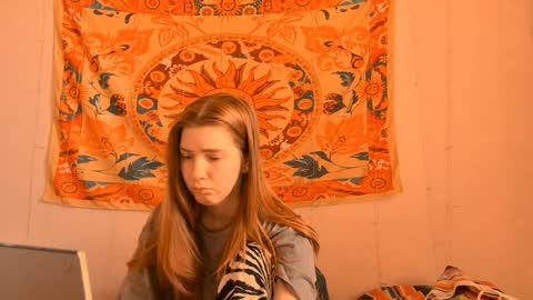 Snapshot of aliceinredsquare_ chatting on 5, 4, 2026 Alice online show from 5, 4, 2026