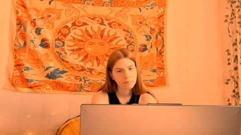 Snapshot of aliceinredsquare_ chatting on 8, 4, 2026 Alice online show from 8, 4, 2026