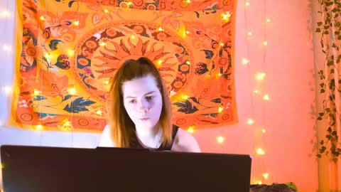 Snapshot of aliceinredsquare_ chatting on 9, 4, 2026 Alice online show from 9, 4, 2026