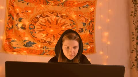 Snapshot of aliceinredsquare_ chatting on 11, 4, 2026 Alice online show from 11, 4, 2026