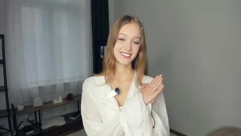 Snapshot of alicemelison chatting on 7, 10, 2025 Serena online show from 7, 10, 2025