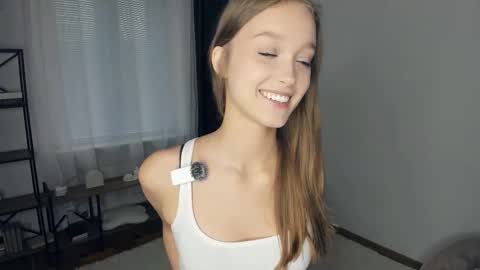 Snapshot of alicemelison chatting on 13, 10, 2025 Serena online show from 13, 10, 2025