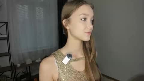 Snapshot of alicemelison chatting on 4, 11, 2025 Serena online show from 4, 11, 2025