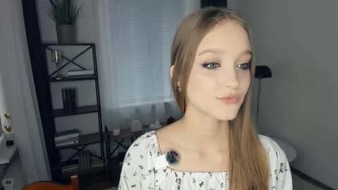 Snapshot of alicemelison chatting on 9, 11, 2025 Serena online show from 9, 11, 2025