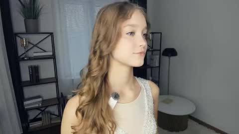 Snapshot of alicemelison chatting on 14, 11, 2025 Serena online show from 14, 11, 2025