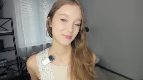 Snapshot of alicemelison chatting on 19, 11, 2025 Serena online show from 19, 11, 2025