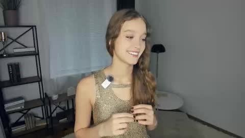 Snapshot of alicemelison chatting on 26, 11, 2025 Serena online show from 26, 11, 2025