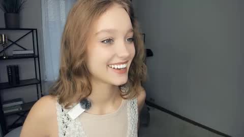 Snapshot of alicemelison chatting on 20, 12, 2025 Serena online show from 20, 12, 2025