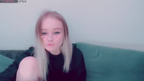 Snapshot of alicenya chatting on 26, 10, 2025 Alice online show from 26, 10, 2025