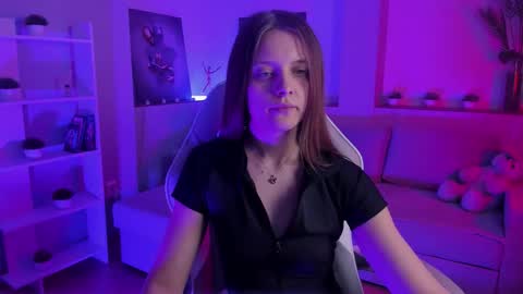 Snapshot of alicepill chatting on 23, 10, 2025 Alice online show from 23, 10, 2025