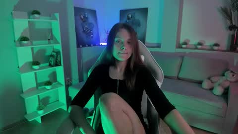 Snapshot of alicepill chatting on 27, 10, 2025 Alice online show from 27, 10, 2025