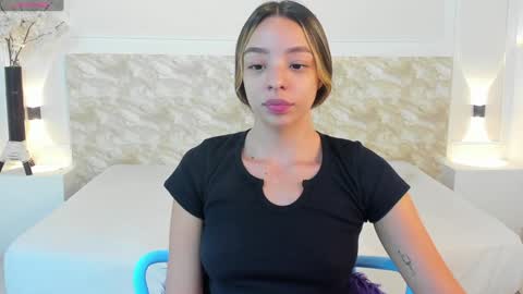 Snapshot of aliceross1 chatting on 6, 1, 2025 AliceRoss online show from 6, 1, 2025