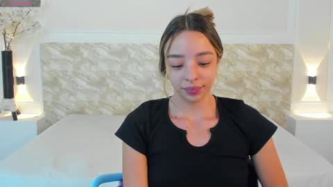 Snapshot of aliceross1 chatting on 6, 1, 2025 AliceRoss online show from 6, 1, 2025