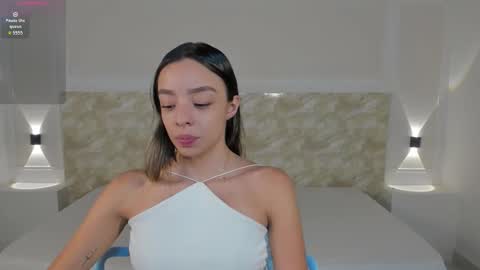 Snapshot of aliceross1 chatting on 11, 9, 2025 AliceRoss online show from 11, 9, 2025