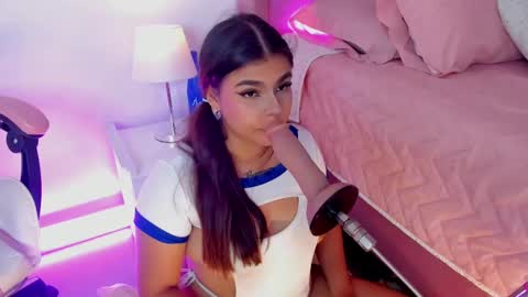 Snapshot of alicethunder_ chatting on 2, 10, 2025 A L I C E  T H U N D E R online show from 2, 10, 2025